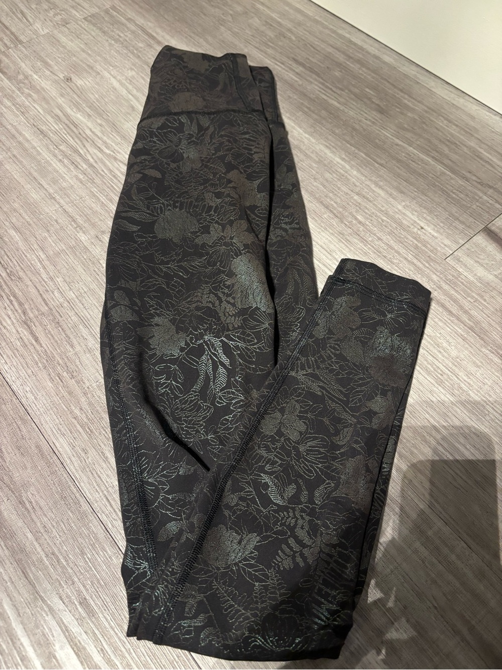 Lululemon Wunder Train 28” Black Floral Print High-Rise - Picture 2 of 4
